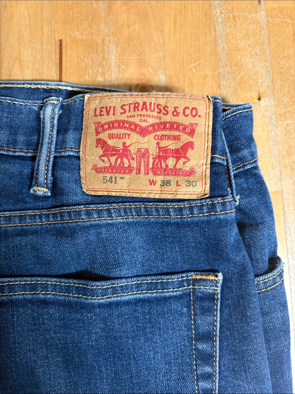 Levi's Men's 541 Athletic fit Jeans - Picture 4 of 10